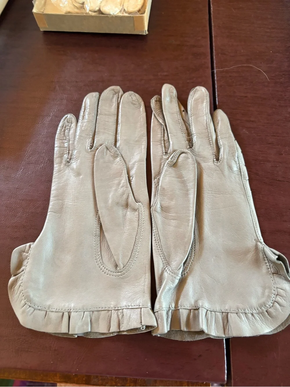 Vintage 1950s Gray Perforated Leather Day Gloves Size 6 Unlined